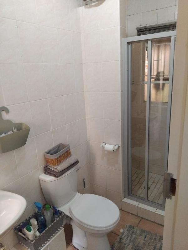 To Let 1 Bedroom Property for Rent in Kannoniers Park North West